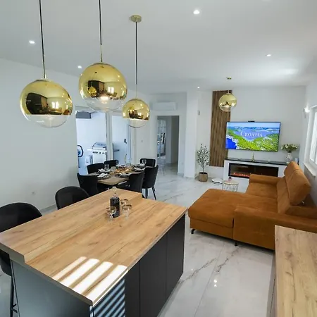 Noemi فيلة سيني