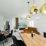 Noemi Villa *