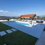 Noemi Villa *