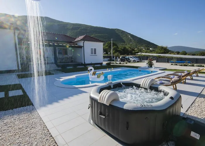 ヴィラ Noemi シニ